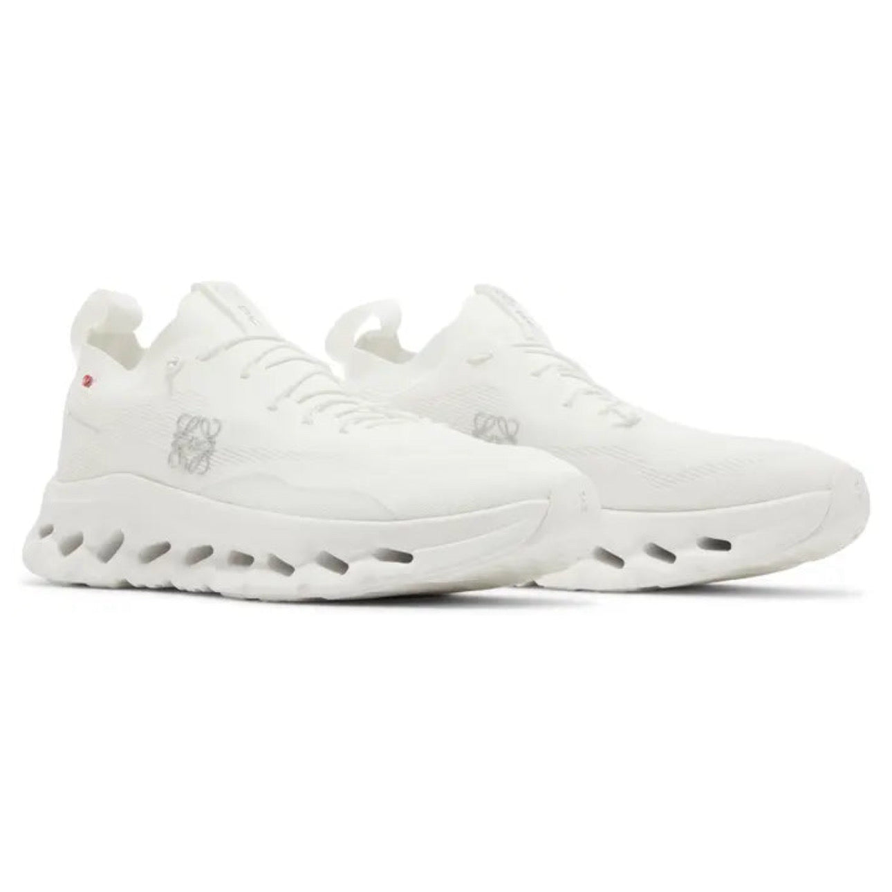 LOEWE x OnCloudtilt All white